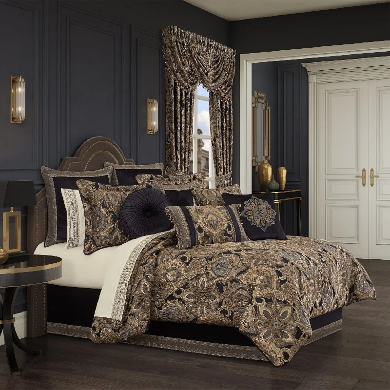 Amara Comforter Set