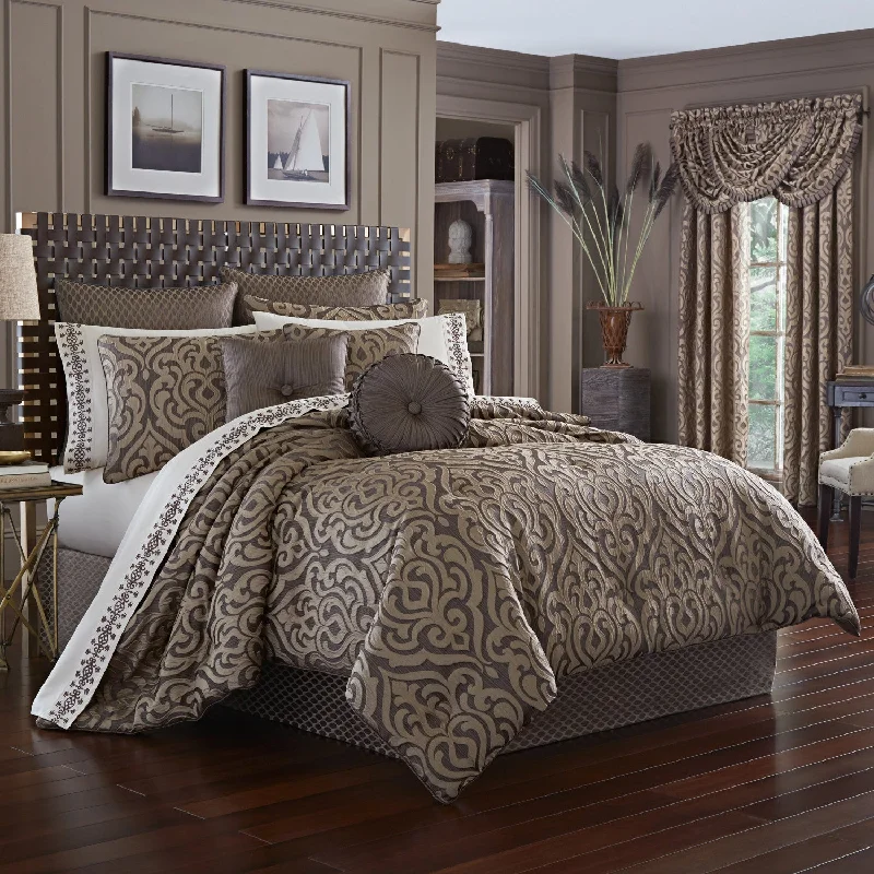 Astoria Comforter Set