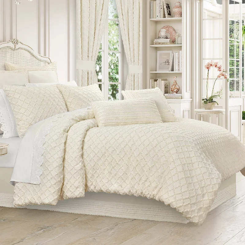 Lillian Comforter Set