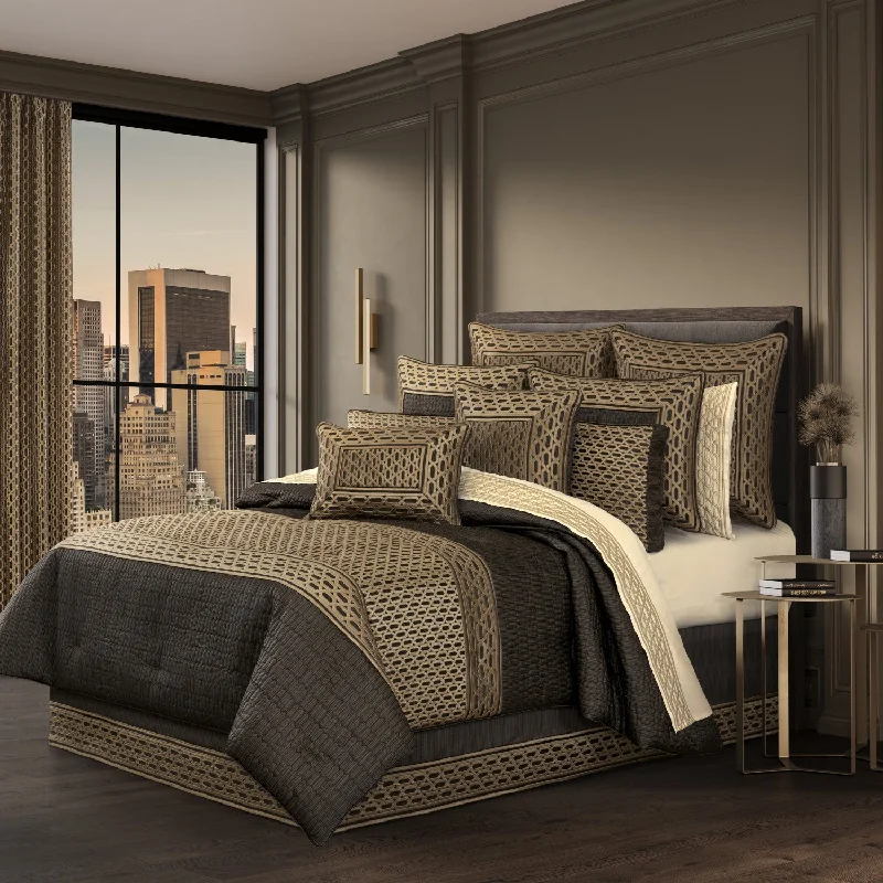 Metropolitan Comforter Set