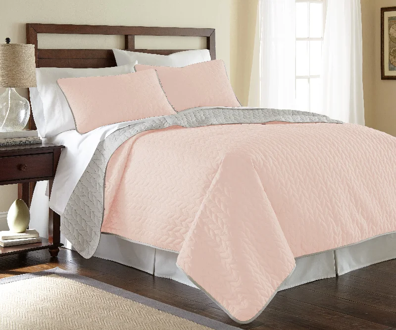 Modern Threads 3-Piece solid reversible coverlet set leaf