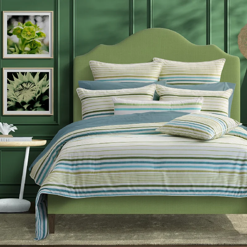 Roxanne Comforter Set